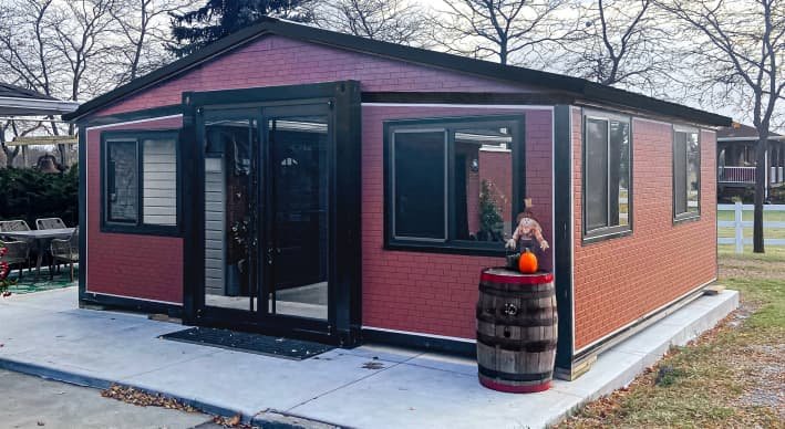 20ft expandable house with custom EPS roof
