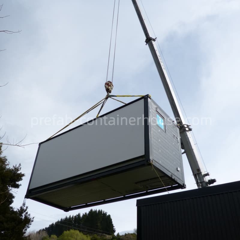 Preparación de instalación de casa contenedor extensible
